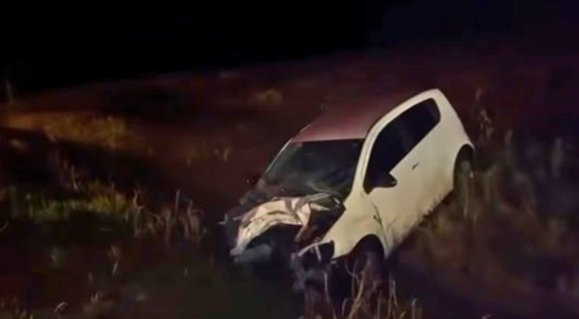 Homem sofre ferimentos graves ao bater automóvel na traseira de trator na PR-180