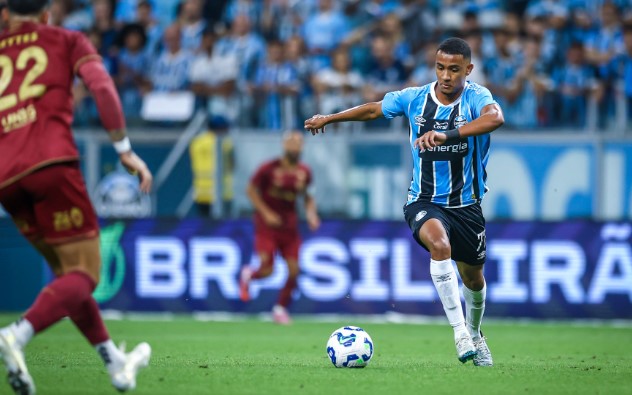 Grêmio perde para o Fluminense e se complica na luta por G-8 no Brasileirão
