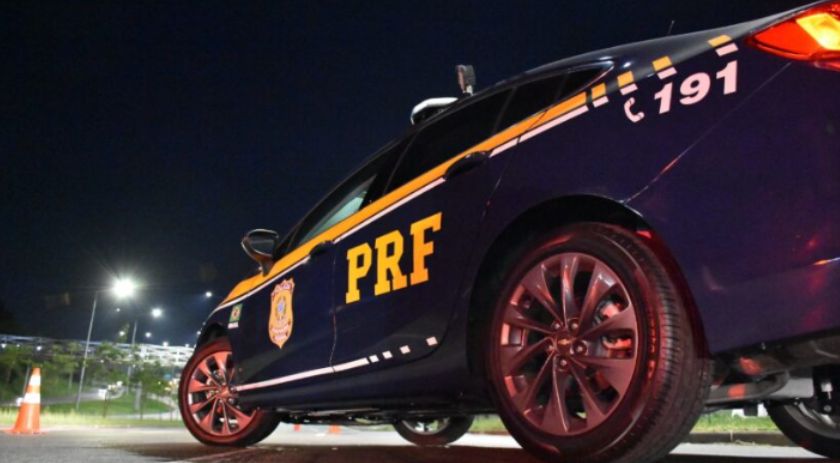 Mulher é detida após dirigir drogada com filha menor de idade