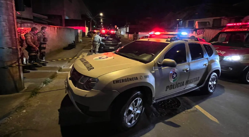 Em Blumenau, policiais interceptam veículo com explosivos. Um homem foi preso