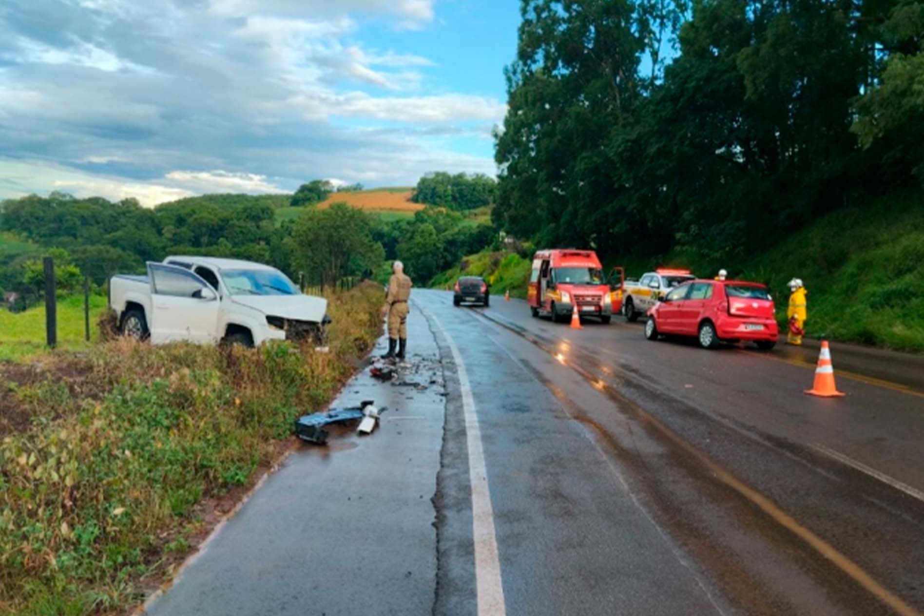 Excesso de velocidade e aquaplanagem causam grave acidente de trânsito no Oeste de Santa Catarina