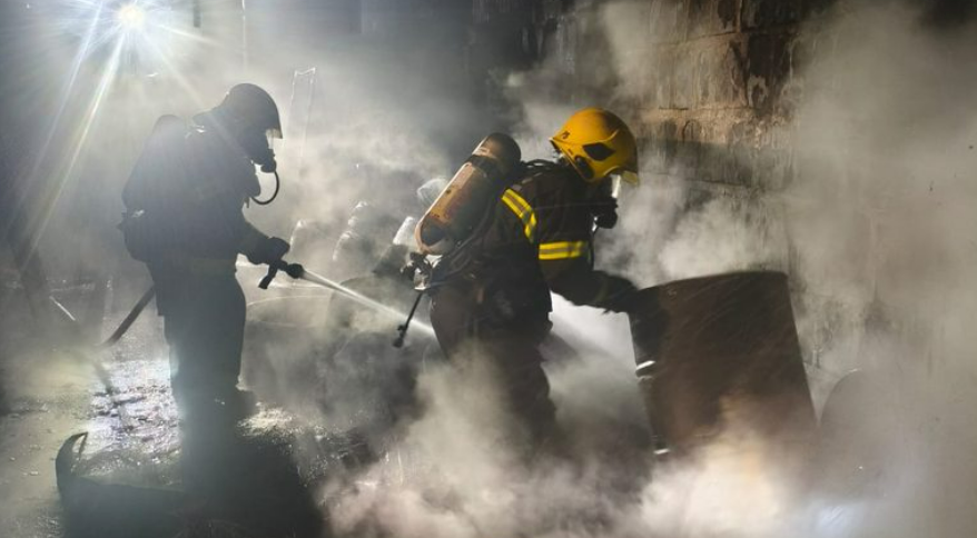 Incêndio atinge oficina mecânica às margens da BR-158