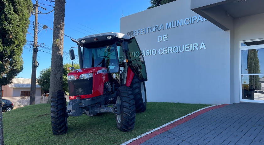Município compra trator de 227 mil com recursos próprios