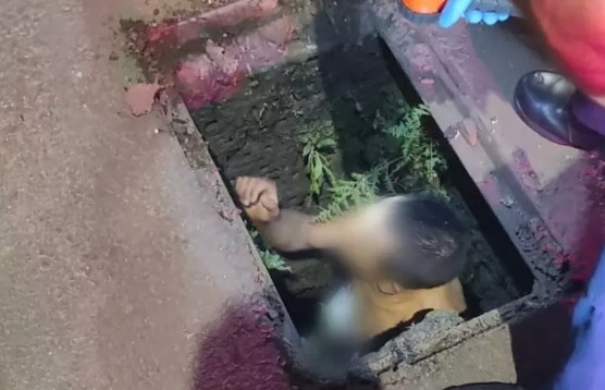 Homem é resgatado nu de bueiro após madrugada de fuga