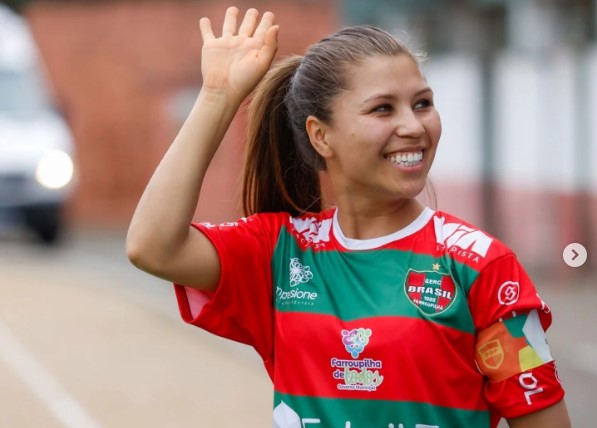 Atleta de Princesa conquista espaço no futebol feminino nacional