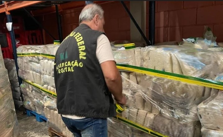 Mapa apreende 10,5 toneladas de arroz com fraude em supermercados