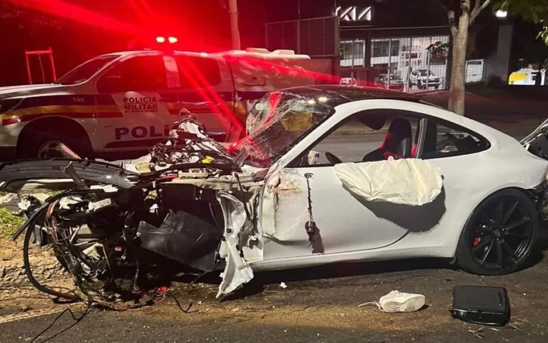 Acidente com Porsche 911 a 250 km/h deixa um morto e um ferido