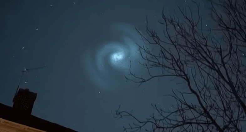 Espiral misteriosa no céu assusta moradores; veja