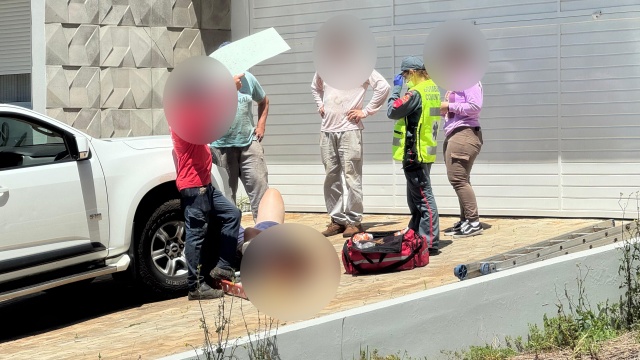 Trabalhador é resgatado após queda de quatro metros
