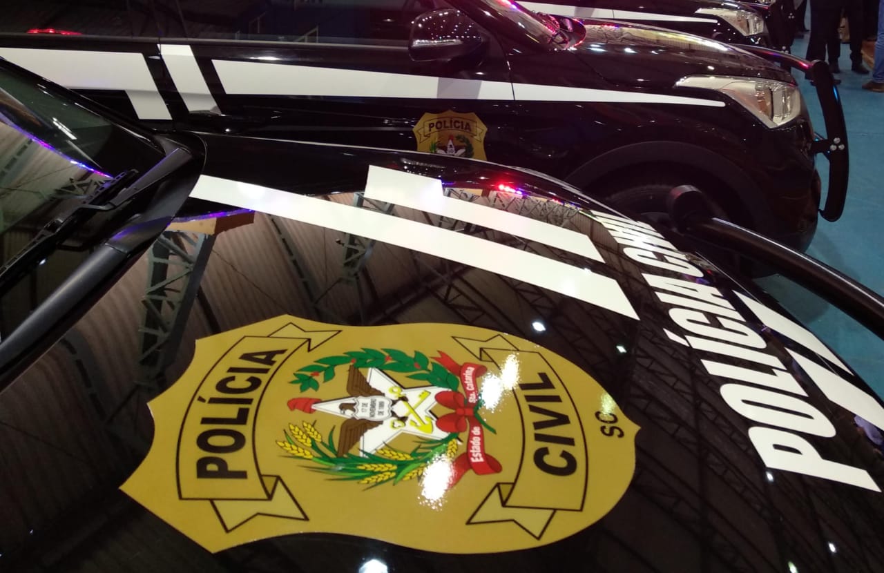 Oito pessoas são presas suspeitas de organizar encontro neonazista em SC