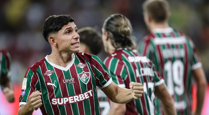 Fluminense vence a Chapecoense no Maracanã e segue na briga pela liderança