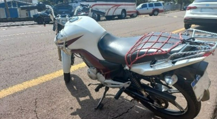 Motociclista sem CNH se envolve em acidente no Centro