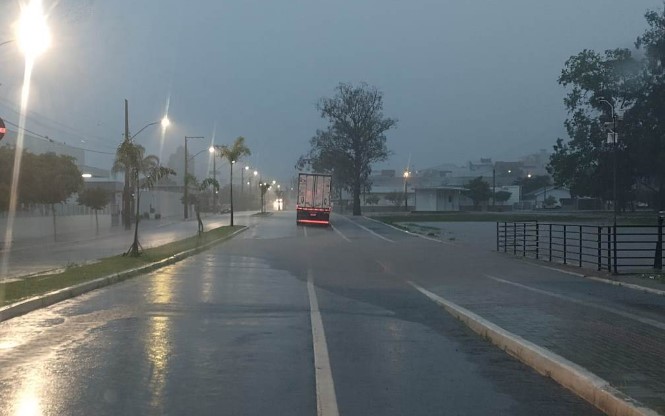 Com ruas alagadas, Xanxerê registra 79 milímetros de chuva em 36 horas