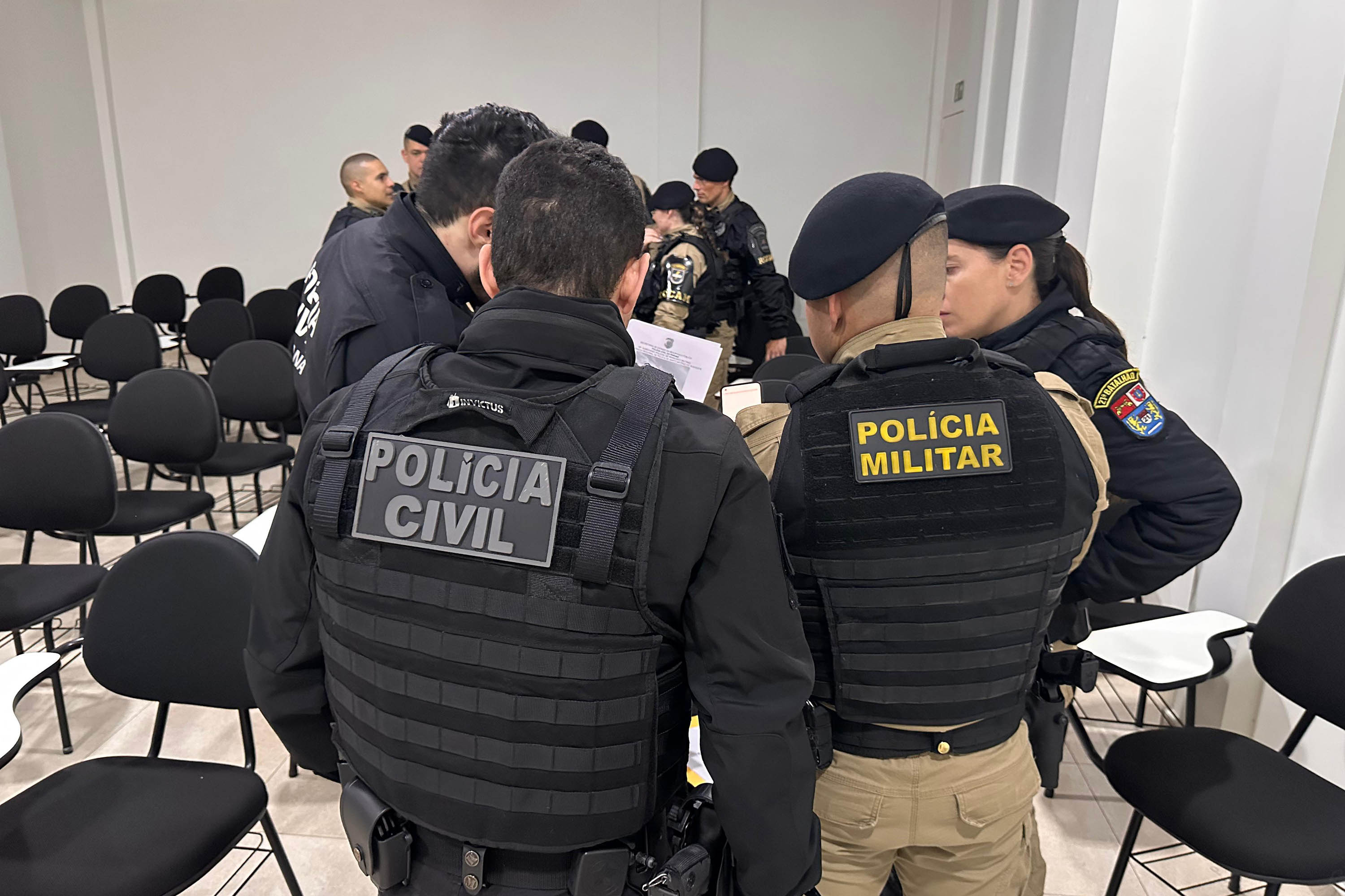 PCPR e PMPR prendem oito pessoas ligadas ao tráfico