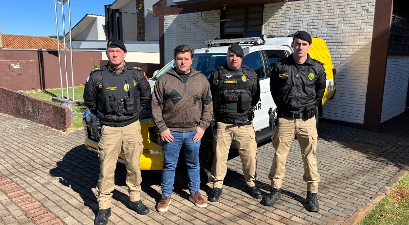 Viatura 0 km é entregue ao destacamento da Polícia Militar