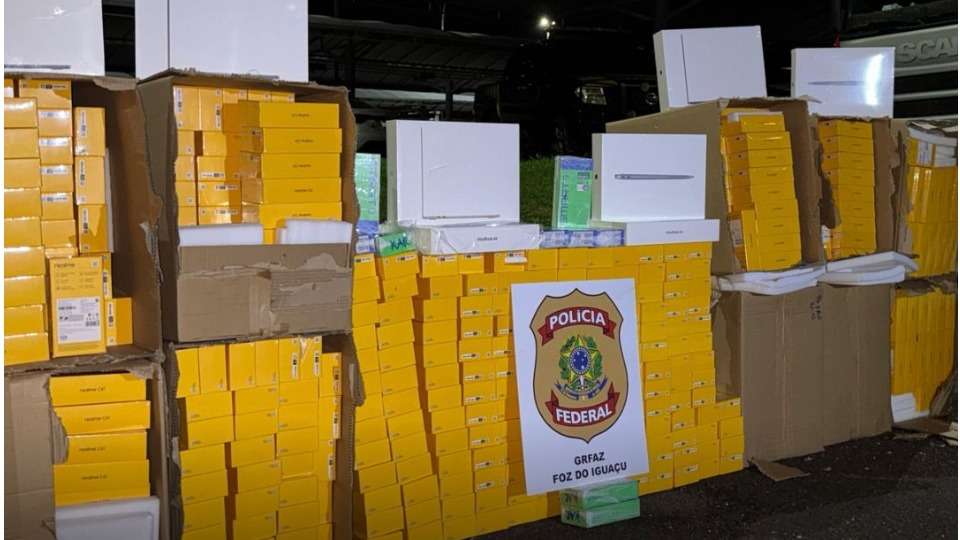 Dupla é presa com milhares de eletrônicos em transportadora