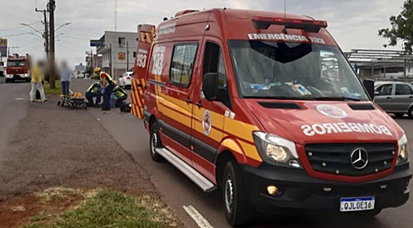 Motociclista fica ferida em colisão com veículo na Willy Barth
