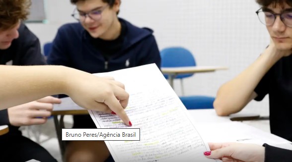 Encceja 2026: alunos já podem consultar cartilha de redação