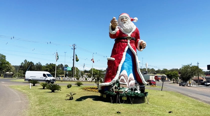 Prefeitura retira decoração de Natal do trevo das BRs 282 e 163