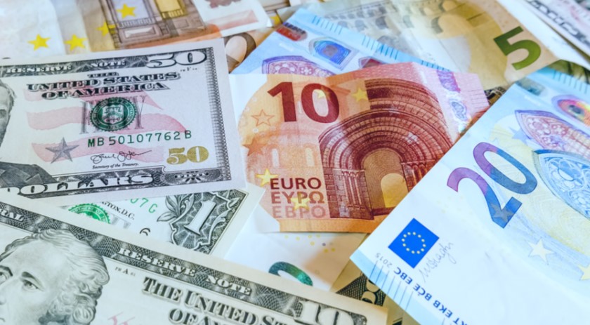 Euro alcança paridade com o dólar pela primeira vez desde 2002