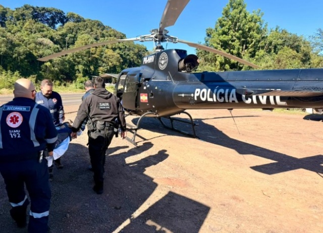 Trabalhador é socorrido de helicóptero após ter parte do corpo esmagado por esteira no Oeste