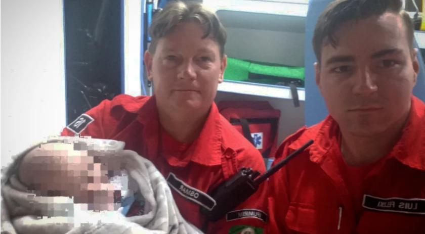 Bombeiros salvam bebê de 33 dias após engasgamento