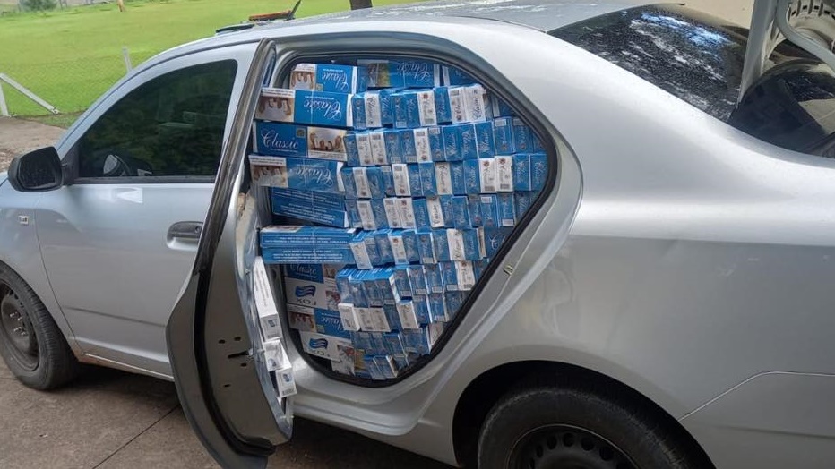 Polícia Militar Apreende Carro com Cigarros Contrabandeados