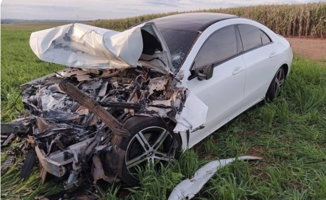 Carro recém-comprado se envolve em acidente na BR-163