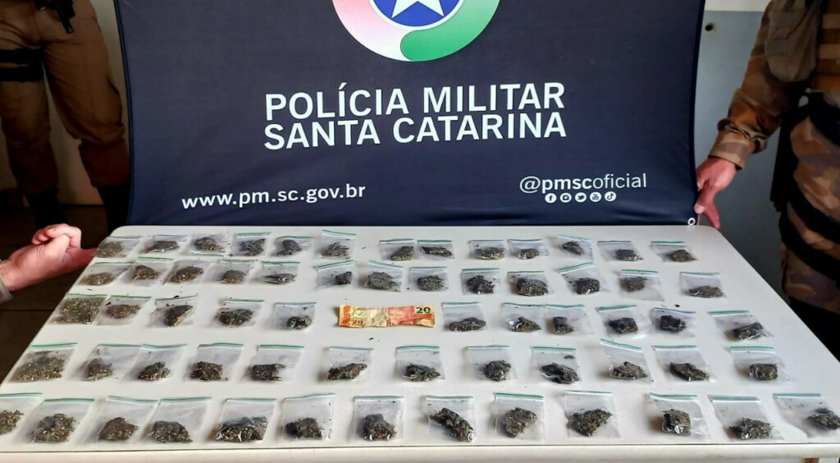 Adolescente é flagrado com droga em Chapecó