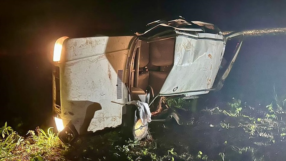 Acidente deixa cinco jovens feridos