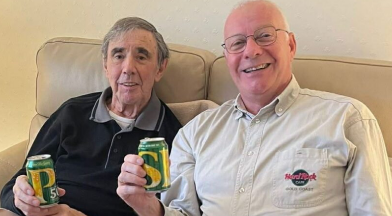 Homem viaja 22 mil quilômetros para tomar a última cerveja com amigo em estado terminal