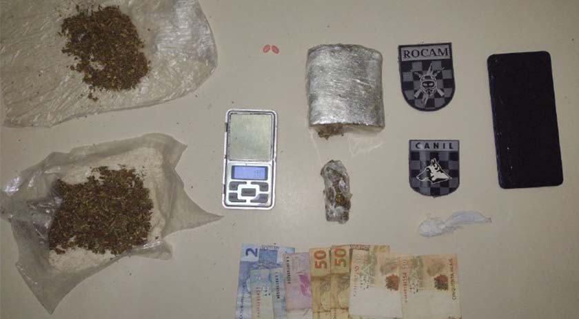 Homem tenta se esconder de policiais e é preso com grande quantidade de drogas