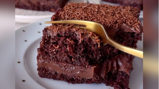 Bolo gelado de brigadeiro molhadinho