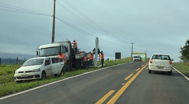 Radar de velocidade começa a ser instalado na Curva do Guareschi