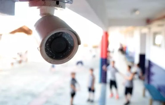 Alunos e professores de SC poderão ser ‘vigiados’ por câmeras nas salas de aula; entenda