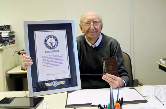 Catarinense quebra o próprio recorde e completa 85 anos trabalhando na mesma empresa
