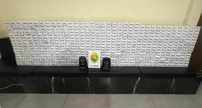 PM prende “primos” por contrabando de cigarros e apreende veículos