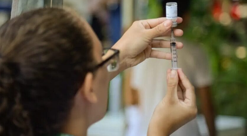 Vacinação contra a gripe começa nesta segunda-feira em SC; veja quem pode receber a dose