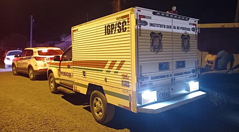 Idoso mata ex-marido de neta com facada no coração ao defendê-la