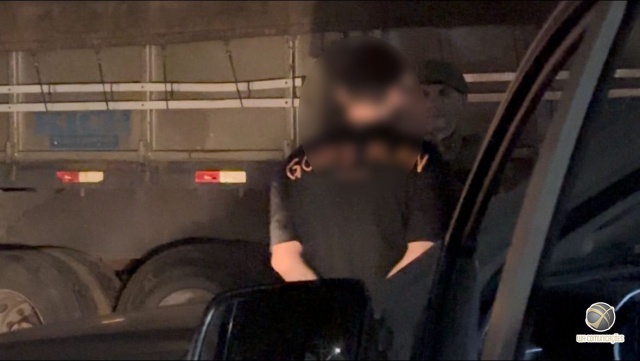 Homem é preso por tráfico de drogas após denúncia anônima