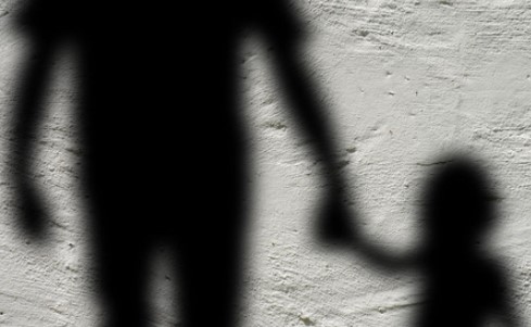 Padrasto e padrinho são presos por estupro de criança de 11 anos