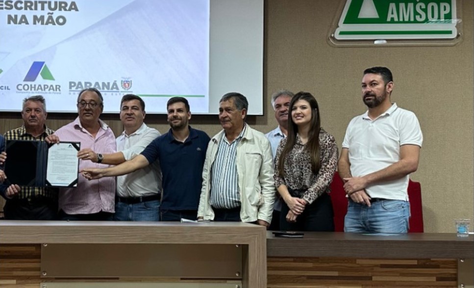 Administração Municipal assina termo de adesão ao programa Escritura na Mão em Francisco Beltrão