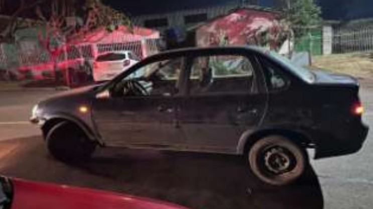 Motorista embriagado é preso após bater em carros estacionados