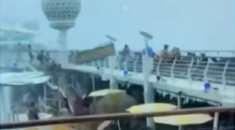 Cruzeiro é atingido por ventania e mobília voa em passageiros
