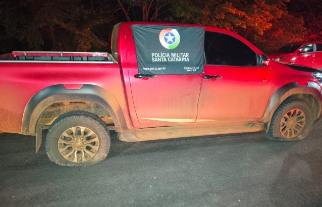 PM monta barreira no trevo de Flor de Sertão e recupera Hilux furtada no RS