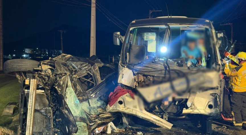 Violenta colisão frontal deixa motorista morto e feridos na SC-407