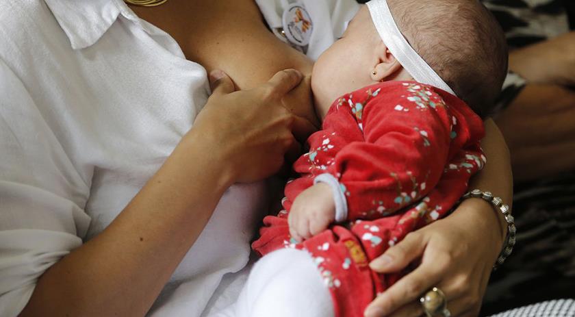 Agosto dourado: amamentação é fator protetor contra o câncer de mama