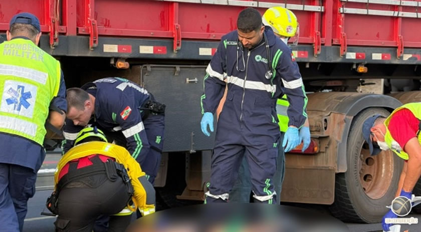 Motociclista é arrastado por carreta e fica ferido em acidente