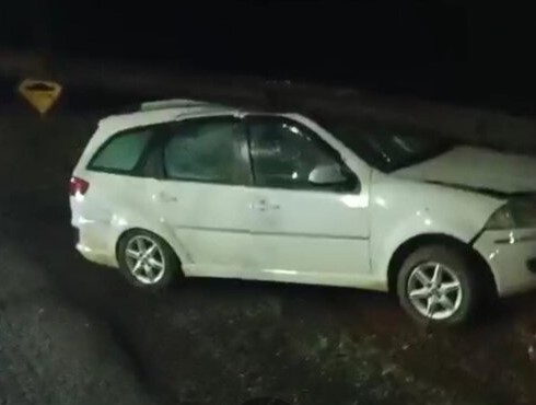 Para-brisa congelado causa acidente