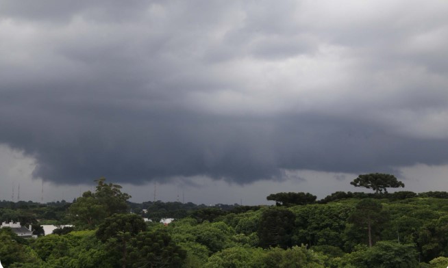 Chuva retorna ao Paraná após mais de 20 dias de sol